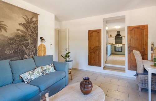 La Gaude Apartment | Apartment in the magnificent Mas des Serens with mountain views, Wi-Fi, and air conditioning