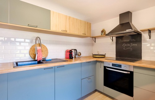 La Gaude Apartment | Apartment in the magnificent Mas des Serens with mountain views, Wi-Fi, and air conditioning