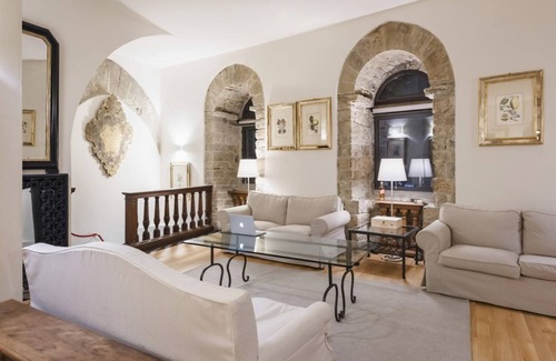 Oltrarno Apartment | APARTMENT IN THE MEDIEVAL TOWER IN BORGO SAN JACOPO-MADDALENA