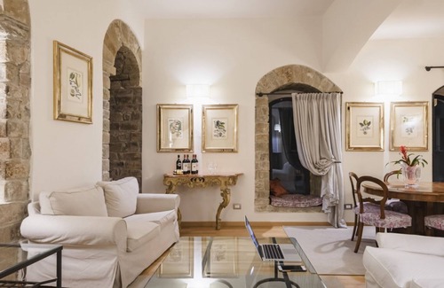 Oltrarno Apartment | APARTMENT IN THE MEDIEVAL TOWER IN BORGO SAN JACOPO-MADDALENA