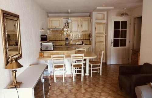 Toulon - Hyeres Apartment | Apartment in the port of Hyères