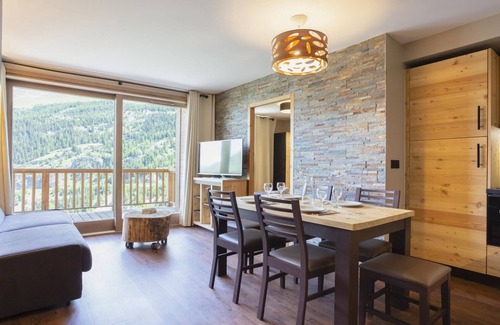 Les Boisses Apartment | Apartment in Tignes with Ski-In/Ski-Out Access