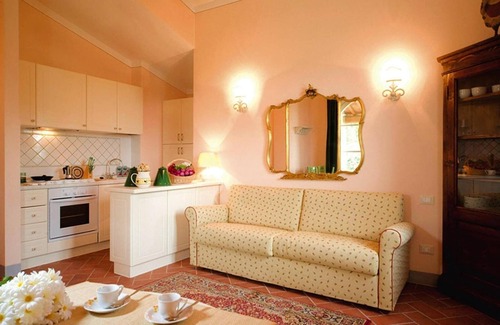 Gambassi Terme House | Apartment in Tuscany with Pool & Golf Access