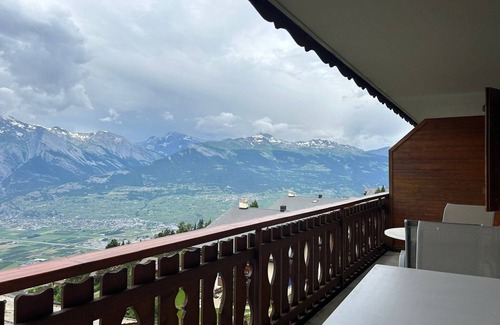 Nendaz Apartment | Apartment in Veysonnaz with balcony