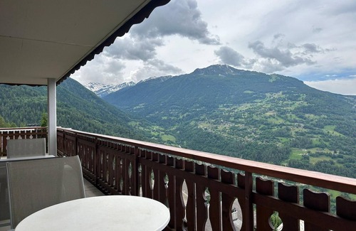 Nendaz Apartment | Apartment in Veysonnaz with balcony