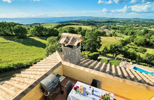 Montefiascone Apartment | Apartment in villa with a view of Lake Bolsena between Umbria and Tuscany