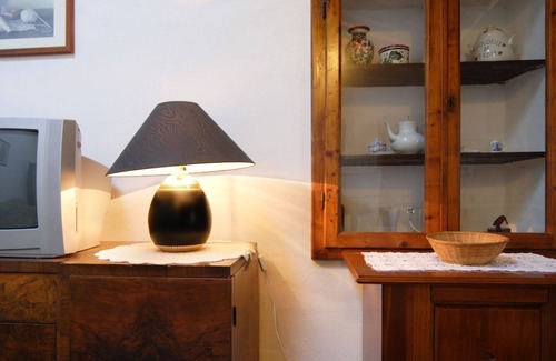 Poggiarello Villa | Apartment in villa with WIFI, pool, TV, patio, panoramic view, parking, close to San Gimignano