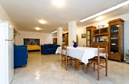 Casa Santa Apartment | Apartment in villa with adjoining sea garden, ideal location