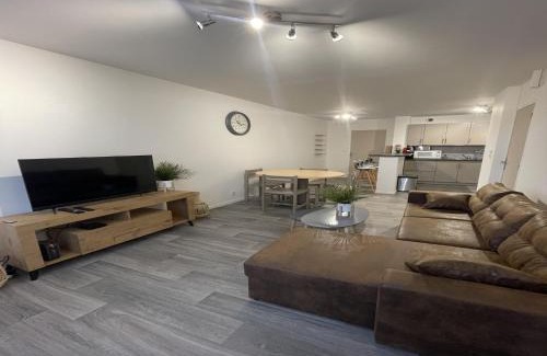 Yvre-l'Eveque Apartment | Apartment in Yvré-l Évêque near Le Mans Circuit