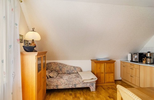 Borkum Apartment | Apartment 'Inselheide- Ferienwohnung Inselnest' with Private Terrace, Private Garden and Wi-Fi