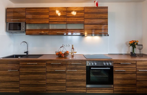 Hopfen am See Apartment | Apartment "Irish Whisky Suite" in the Vitusfort house