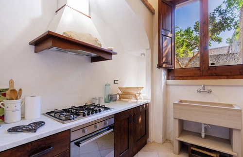 Giuliano di Lecce Apartment | Apartment 'Antica Corte Dell'800' with Private Terrace, Wi-Fi and Air Conditioning