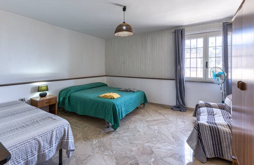 Marina di Felloniche Apartment | Apartment 'Casa Puzzedde' with Sea View, Private Terrace and Wi-Fi