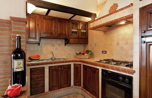 Foiano della Chiana House | Apartment near Cortona with Pool and Roman Charm