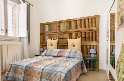 Montalbano Apartment | Apartment 'La Bella Zia House' with Private Terrace, Wi-Fi and Air Conditioning