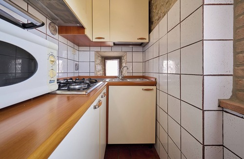 Monteverdi Marittimo Apartment | Apartment 'Agriturismo Tenuta Sant'Agnese' with Mountain View and Shared Garden