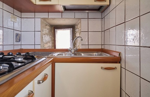 Monteverdi Marittimo Apartment | Apartment 'Agriturismo Tenuta Sant'Agnese' with Mountain View and Shared Garden