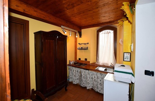 Rignano sull'Arno House | Apartment with pool, Rignano