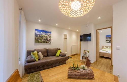 San Leonardo in Passiria Apartment | Apartments Hubertus - central St Leonhard - free parking - Netflix - PasseiertalCard included - hiking and biking from doorstep