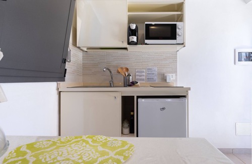 San Michele Salentino Apartment | Apartment 'Fico' with Shared Pool, Wi-Fi and Air Conditioning
