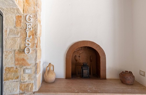 San Michele Salentino Apartment | Apartment 'Gelso' with Shared Pool, Wi-Fi and Air Conditioning