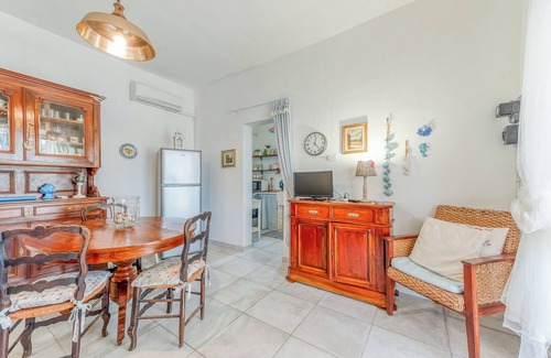 San Pietro in Bevagna Apartment | Apartment 'Fico D'India' with Air Conditioning