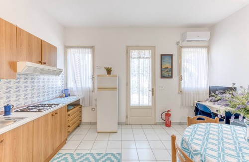 Santa Maria di Leuca Apartment | Apartment 'Trande' with Balcony, Wi-Fi and Air Conditioning