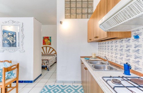 Santa Maria di Leuca Apartment | Apartment 'Trande' with Balcony, Wi-Fi and Air Conditioning