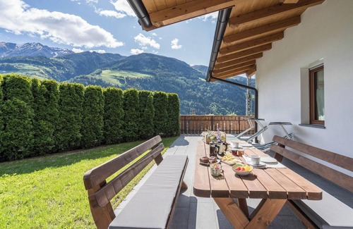 San Martino in Passiria Apartment | Apartment “ Pfandlerhof Rot” with Mountain View, Wi-Fi, Balcony & Garden