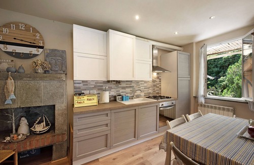 Varazze Apartment | Apartment 'Itaca' with Balcony and Wi-Fi