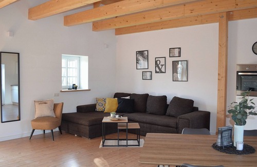 Heide Apartment | Apartment 'Jagdhütte' with Private Terrace, Private Garden and Wi-Fi