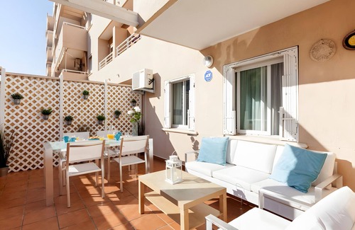 Grao de Gandia Apartment | Apartment 'Jardines De Playa Gandia' with Shared Pool, Wi-Fi and Air Conditioning