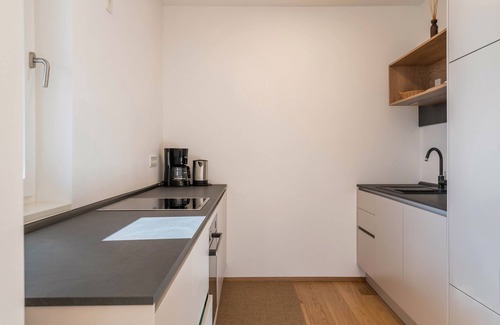 Tramin Apartment | Apartment "Karin - Golden" with Shared Terrace & Wi-Fi