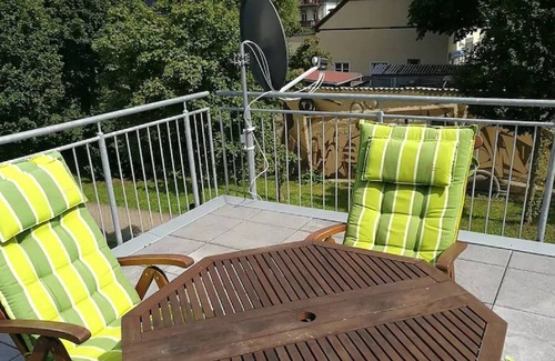 Laubegast Apartment | Apartment, kitchen, bathroom, 40 sqm terrace
