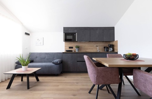 Rifiano Apartment | Apartment "Kleon 1" with Mountain View, Shared Pool & Wi-Fi