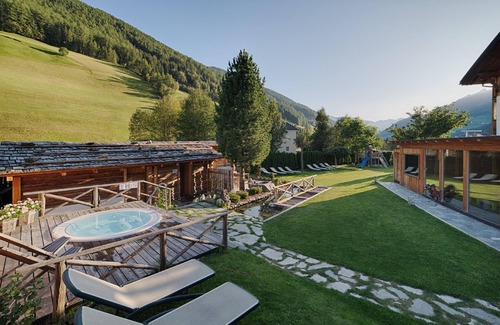 Valle Aurina Apartment | Apartment "Löfflerblick A Möseler" with Mountain View, Wi-Fi & Jacuzzi