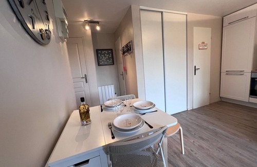 Manigod Apartment | Apartment 'La Cabane De Merdassier' with Balcony and Wi-Fi