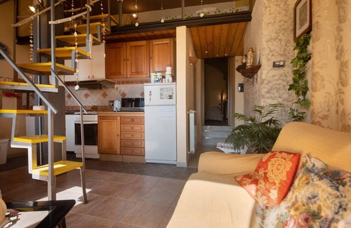 Ricco del Golfo di Spezia Apartment | Apartment 'La Cantina Del Sole' with Mountain View and Balcony