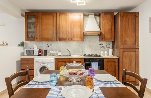 Partanna Apartment | Apartment 'La Casa Di Alina Mondello' with Private Garden, Wi-Fi and Air Conditioning