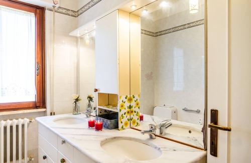 Piombino Apartment | Apartment 'La Casa sul Golfo' with Sea View, Garden & Wi-Fi