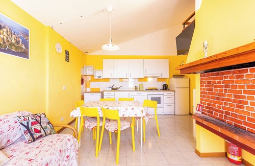 Prunetta Apartment | Apartment 'La Casetta Di Samu' with Mountain View, Balcony and Wi-Fi