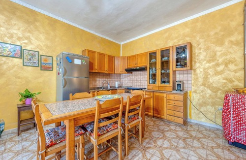 Torre Castiglione Apartment | Apartment 'La Corte Del Geco' with Private Terrace, Wi-Fi and Air Conditioning