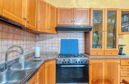 Torre Castiglione Apartment | Apartment 'La Corte Del Geco' with Private Terrace, Wi-Fi and Air Conditioning