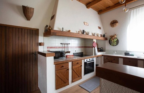 Mossa Apartment | Apartment 'La Ginestra - Double Room' with Shared Garden, Wi-Fi and Air Conditioning