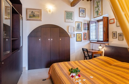 Vorno Apartment | Apartment "La pecora nera" with Mountain View, Pool, Garden, BBQ & Wi-Fi