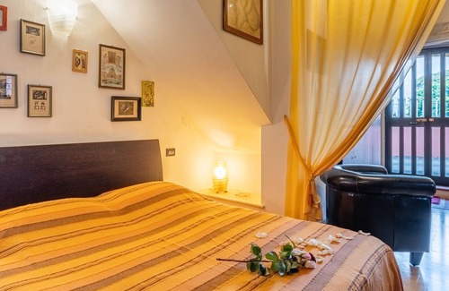 Vorno Apartment | Apartment "La pecora nera" with Mountain View, Pool, Garden, BBQ & Wi-Fi