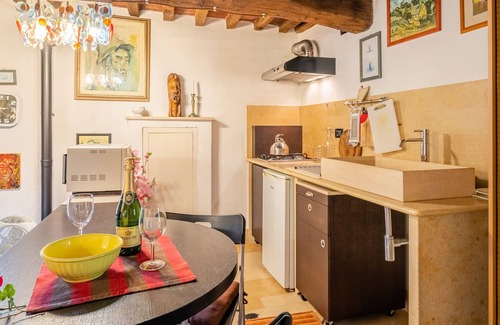 Vorno Apartment | Apartment "La pecora nera" with Mountain View, Pool, Garden, BBQ & Wi-Fi