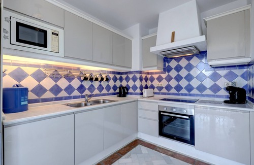 Bahia de Casares Apartment | Apartment "La Perla de Marakech 4" with Sea View, Shared Pool & Wi-Fi