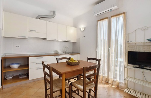 Finale Ligure Apartment | Apartment 'La Realidad 5' with Shared Pool, Wi-Fi and Air Conditioning