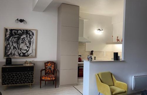 La Rochelle City Centre Apartment | Apartment- La Rochelle historic city centre